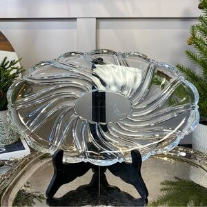 Mikasa Sweet Dish Peppermint Clear SA 972 347 Holiday Christmas Festive Oval